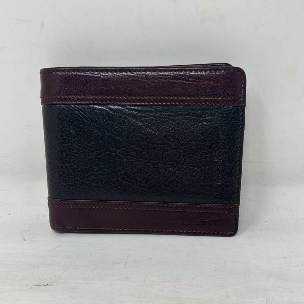 Men’s Salvatore Ferragamo Leather Wallet new with out box